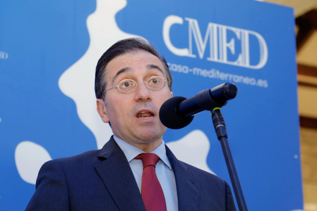 El ministro de Asuntos Exteriores, Unión Europea y Cooperación, José Manuel Albares, asiste a la constitución del Alto Patronato de Casa Mediterráneo, en la Casa Mediterráneo, a 11 de febrero de 2025, en Alicante, Comunidad Valenciana (España).