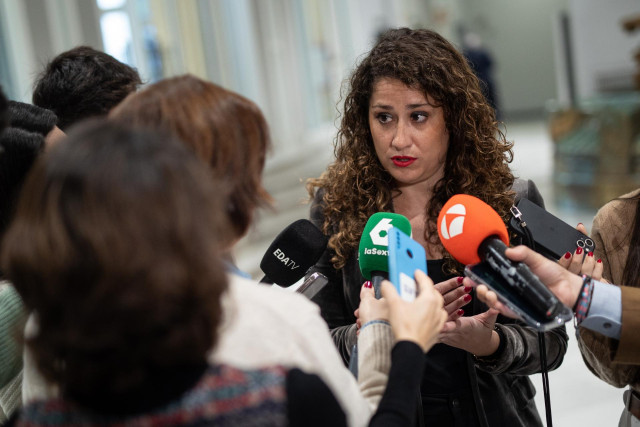 La concejala en el Ayuntamiento de Madrid por el PSOE, Enma López, ofrece declaraciones a los medios durante la inauguración y primera sesión del Foro AVANZA con el debate bajo el título las Razones y Raíces del surgimiento internacional de la ideología u