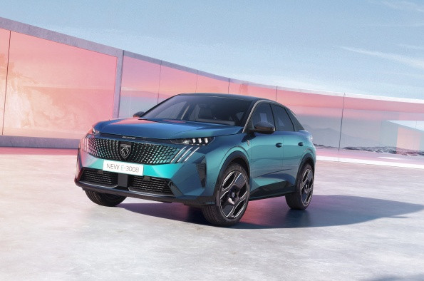 Archivo - Economía/Motor.- Peugeot abre los pedidos del 3008 híbrido enchufable desde 44.160 euros y autonomía eléctrica de 87 km
