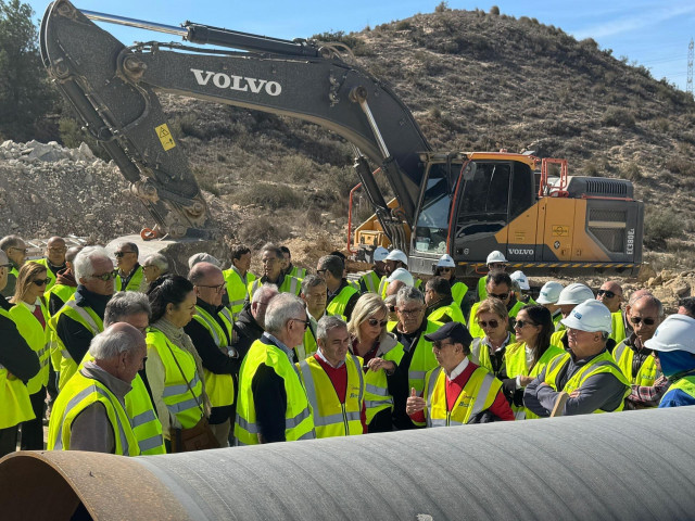 Barrachina exige al Gobierno que repare el embalse de San Diego para 
