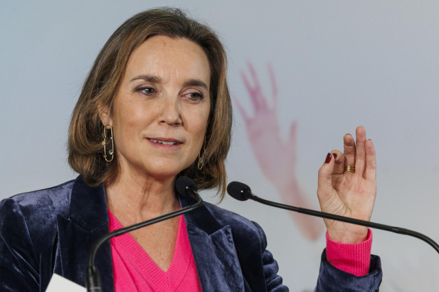 La secretaria general del PP, Cuca Gamarra, interviene durante un acto del PP, en el Centro Joven de Villamediana de Iregua, a 8 de febrero de 2025, en Villamediana de Iregua, La Rioja (España).
