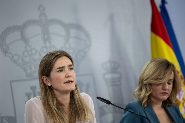La vicepresidenta tercera y ministra para la Transición Ecológica y el Reto Demográfico, Sara Aagesen (i) y la ministra Portavoz, de Educación, Formación Profesional y Universidades, Pilar Alegría (d), durante la rueda de prensa tras el Consejo de Ministr