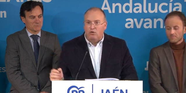 Miguel Tellado en la rueda de prensa junto a Agustín González y Erik Domínguez.