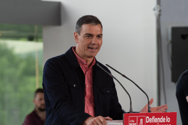 Archivo - El presidente del Gobierno y secretario general del PSOE, Pedro Sánchez, interviene durante un acto en Logroño
