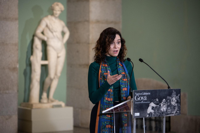 La presidenta de la Comunidad de Madrid, Isabel Díaz Ayuso, interviene durante su visita al nuevo Gabinete Goya, en la Real Academia de Bellas Artes de San Fernando