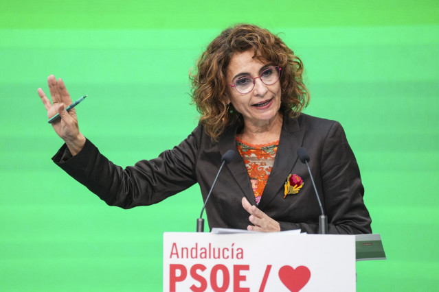 La vicepresidenta primera y ministra de Hacienda, María Jesús Montero, este viernes en un acto del PSOE en Sevilla.