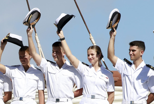 La princesa Leonor al puerto de Salvador de Bahía (Brasil) junto al resto de guardiamarinas que realizan con ella el crucero de instrucción en el buque escuela Juan Sebastián Elcano, a 14 de febrero de 2025, en Salvador de Bahía (Brasil).
