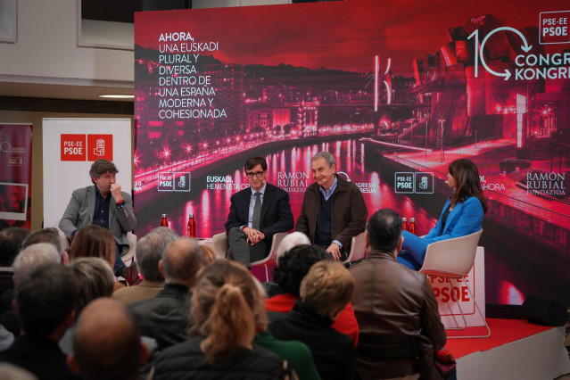 (I-D) El secretario general del PSE-EE, Eneko Andueza; el presidente de la Generalitat de Catalunya, Salvador Illa; el expresidente del Gobierno, José Luis Rodríguez Zapatero y  la alcaldesa de Vitoria-Gasteiz, Maider Etxebarria