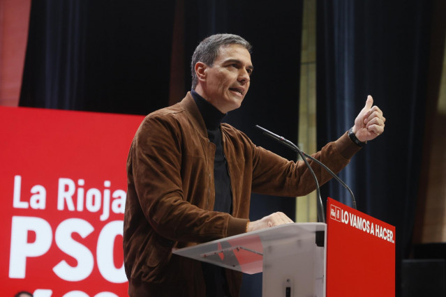 El secretario general del PSOE y presidente del Gobierno, Pedro Sánchez, interviene durante la inauguración del 16º Congreso Regional del PSOE de La Rioja, en el Riojafórum, a 15 de febrero de 2025, en Logroño, La Rioja (España).