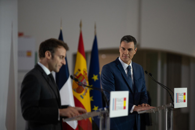 Archivo - El presidente de Francia, Emmanuel Macron, comparece tras la firma de un Tratado de Amistad entre sus respectivos países, durante la XXVII Cumbre Hispano-Francesa, en el Museo Nacional de Arte de Cataluña (MNAC), a 19 de enero de 2023, en Barcel