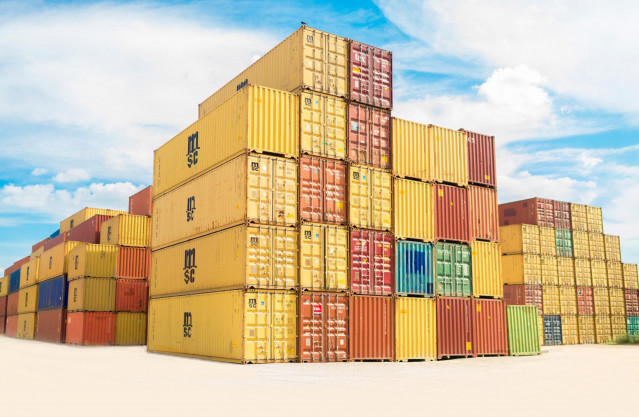 Archivo - Containers en una terminal portuaria.