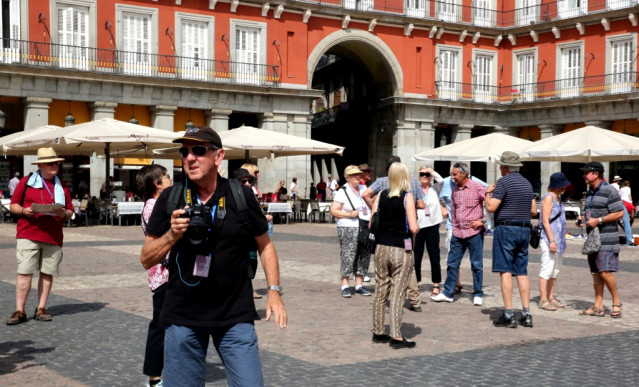 Archivo - Turismo, turista, turistas en Madrid.