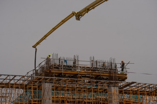 Archivo - Viviendas en construcción