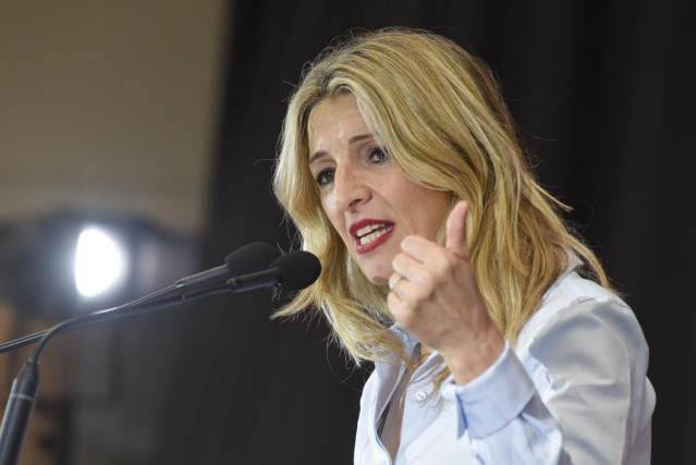 La vicepresidenta segunda y ministra de Trabajo, Yolanda Díaz, interviene durante un acto de Sumar, en el Cúbic, a 15 de febrero de 2025, en Viladecans, Barcelona, Catalunya (España).