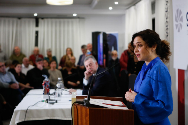 La presidenta de la Comunidad de Madrid, Isabel Díaz Ayuso, interviene durante el Foro de Debate, organizado por la Fundación Sargadelos, en el Hotel Voar