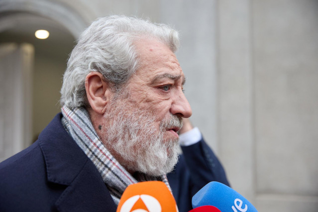 Archivo - El jefe de gabinete de la presidenta de la Comunidad de Madrid, Isabel Díaz Ayuso, Miguel Ángel Rodríguez, ofrece declaraciones a los medios.