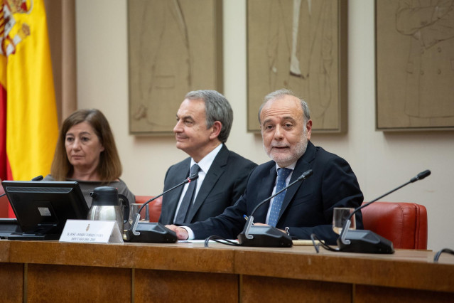 (I-D) La presidenta del Congreso, Francina Armengol; el expresidente del Gobierno José Luis Rodríguez Zapatero, y el exdiputado socialista José Andrés Torres Mora durante la presentación de su libro ‘Discursos Parlamentarios de José Luis Rodríguez Zapater