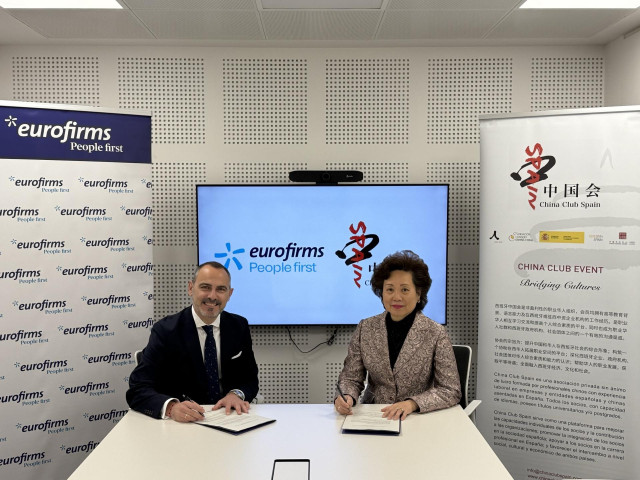 Firma del acuerdo entre Eurofirms People First y China Club Spain. La colaboración se centrará en la promoción de actividades empresariales y culturales para crear un espacio de interacción y crecimiento para las empresas y profesionales de ambos países.
