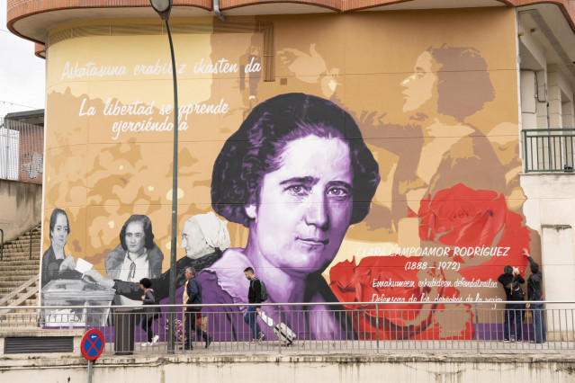 Archivo - Mural dedicado a Clara Campoamor en Bilbao