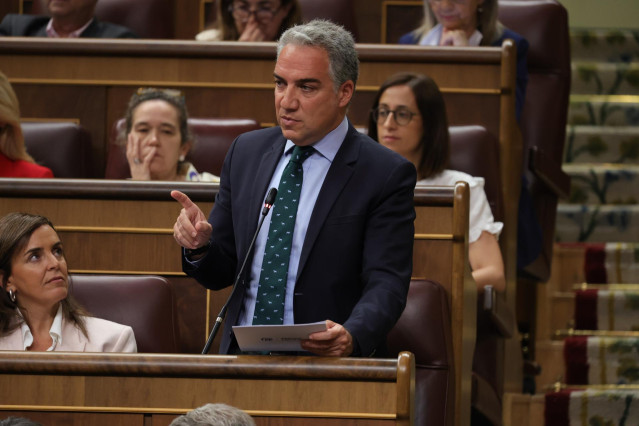 Archivo - El vicesecretario de Política Autonómica y Municipal del PP, Elías Bendodo, interviene durante la sesión de control al Gobierno, en el Congreso de los Diputados, a 29 de mayo de 2024, en Madrid (España). (Foto de archivo).