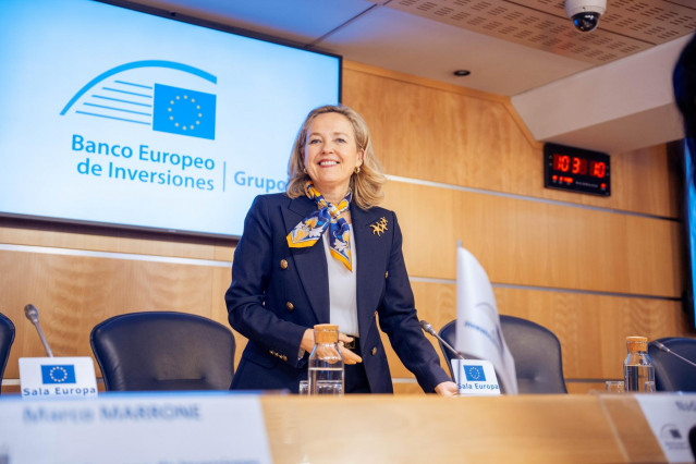 La presidenta del Banco Europeo de Inversiones (BEI), Nadia Calviño, presenta en una rueda de prensa los resultados anuales del Grupo BEI en España (2024), en la Comisión Europea de Madrid, a 19 de febrero de 2025, en Madrid (España). Calviño ha alertado