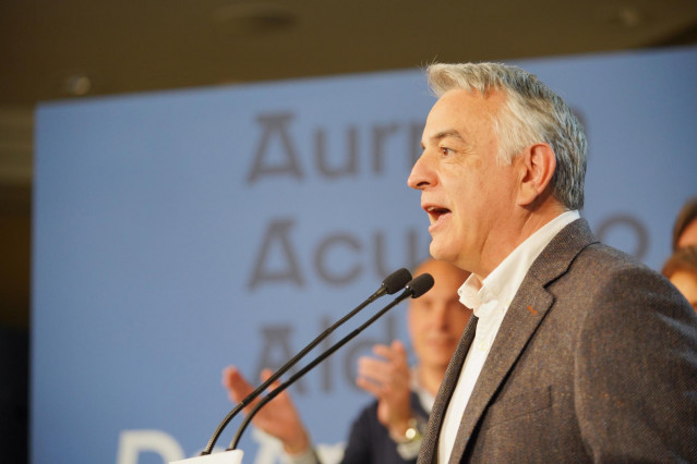 Archivo - El presidente del PP vasco,, Javier de Andrés, comparece ante los medios de comunicación