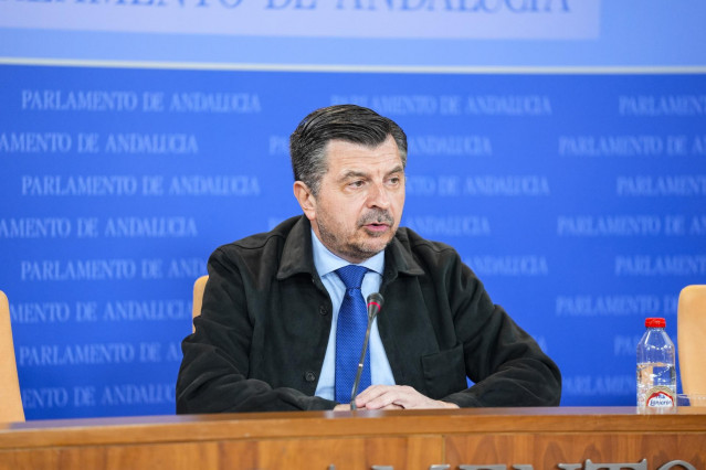 El portavoz del Grupo Parlamentario Popular, Toni Martín, este miércoles en rueda de prensa en el Parlamento.