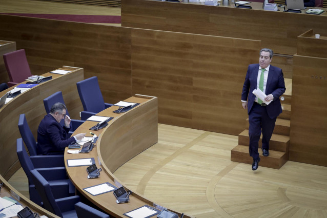 El vicepresidente Francisco José Gan Pampols y el síndic José Mª Llanos en el pleno de Les Corts