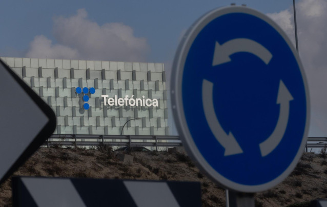 Archivo - Fachada de la sede de Telefónica, a 7 de noviembre de 2024, en Madrid (España).
