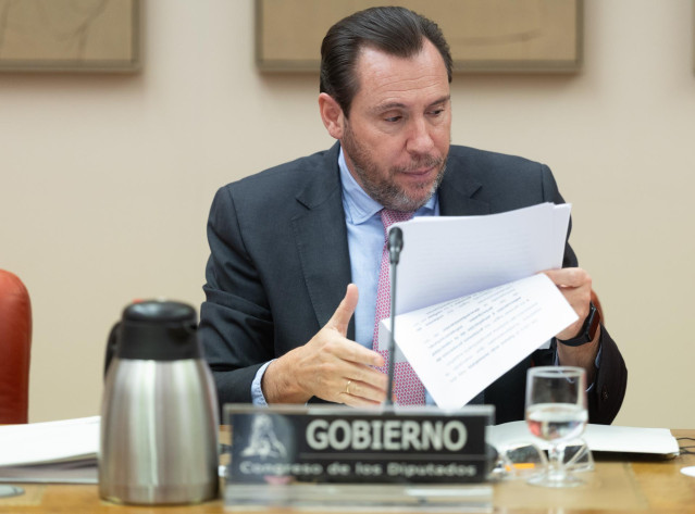 El ministro de Transportes y Movilidad Sostenible, Óscar Puente, comparece en la comisión de Transportes y Movilidad Sostenible.
