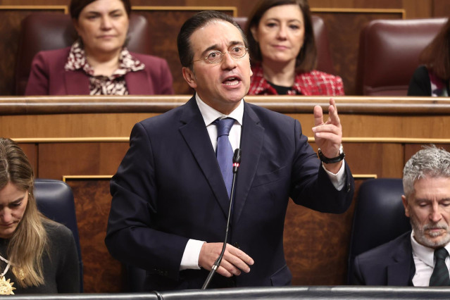 El ministro de Asuntos Exteriores, Unión Europea y Cooperación, José Manuel Albares, durante un pleno en el Congreso de los Diputados, a 19 de febrero de 2025, en Madrid (España).