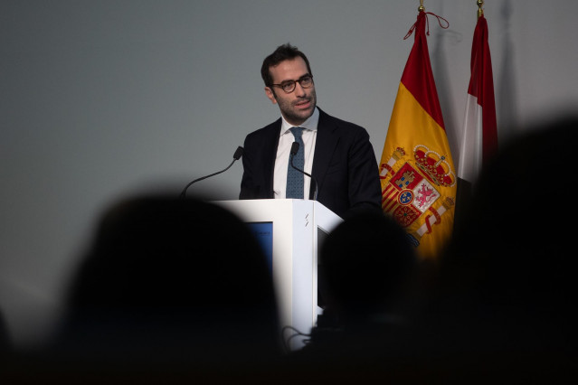 El ministro de Economía, Comercio y Empresa, Carlos Cuerpo, durante el ‘Encuentro Empresarial España-Egipto’, en la Cámara de España, a 19 de febrero de 2025, en Madrid (España).