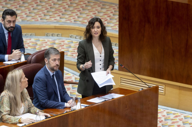 La presidenta de la Comunidad de Madrid, Isabel Díaz Ayuso, interviene durante un pleno en la Asamblea de Madrid, a 20 de febrero de 2025, en Madrid (España).