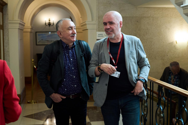 Archivo - Los secretarios generales de UGT y CCOO, Pepe Álvarez (i) y Unai Sordo (d).