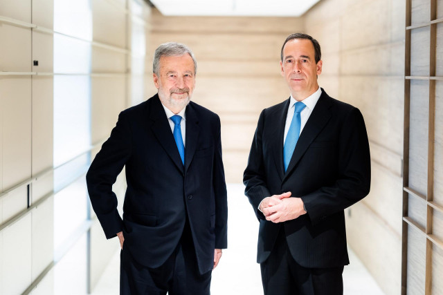 El presidente de CaixaBank, Tomás Muniesa, y el consejero delegado, Gonzalo Gortázar.