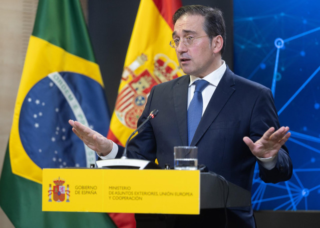 El ministro de Asuntos Exteriores, Unión Europea y Cooperación, José Manuel Albares, durante una rueda de prensa posterior a una reunión con el ministro de Relaciones Exteriores de Brasil, en el Palacio de Viana, a 17 de febrero de 2025, en Madrid (España