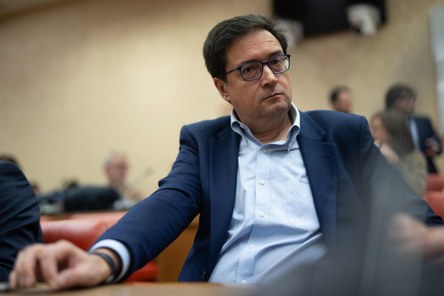 El ministro de Transformación Digital y Función Pública, Óscar López, durante la presentación de su libro ‘Discursos Parlamentarios de José Luis Rodríguez Zapatero’, en la Sala Constitucional del Congreso de los Diputados.