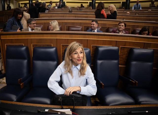 La vicepresidenta segunda y ministra de Trabajo y Economía Social, Yolanda Díaz, a su llegada a un pleno en el Congreso de los Diputados, a 19 de febrero de 2025, en Madrid (España).