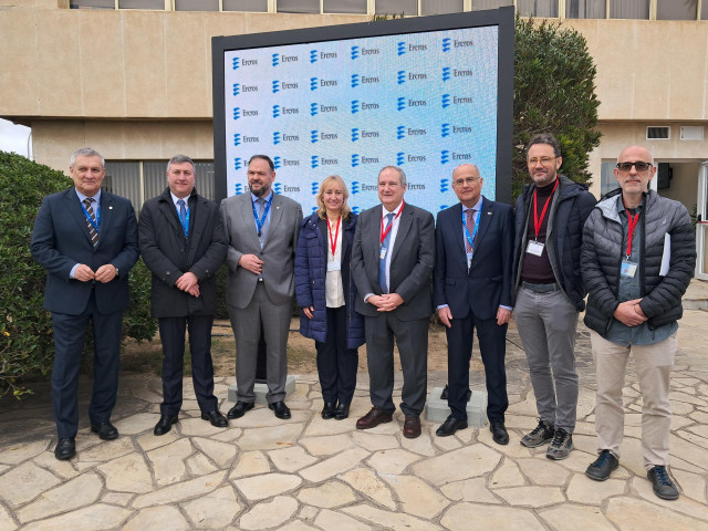 El ministro Jordi Hereu durante su visita a Ercros.