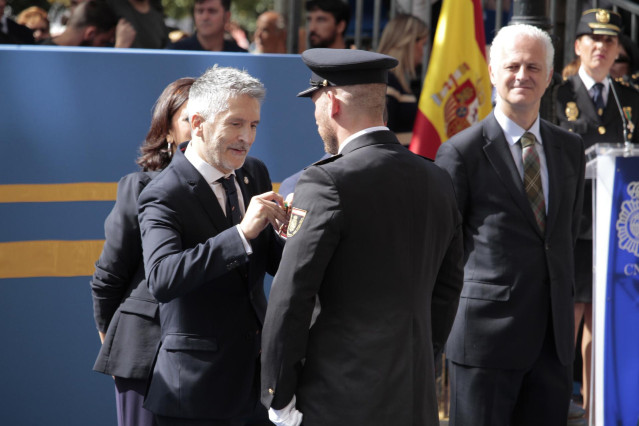 Archivo - El ministro del Interior, Fernando Grande- Marlaska, en la entrega de medallas en la Policía Nacional