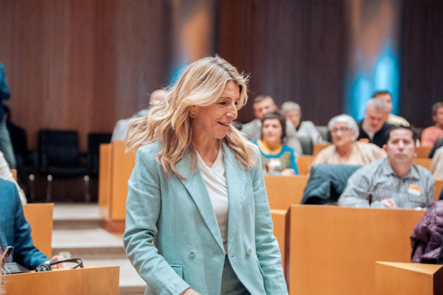 La vicepresidenta segunda y ministra de Trabajo y Economía Social, Yolanda Díaz, durante las jornadas 'La UE en la era Trump: perspectivas desde la izquierda', en el Congreso de los Diputados, a 20 de febrero de 2025, en Madrid (España). Varios políticos