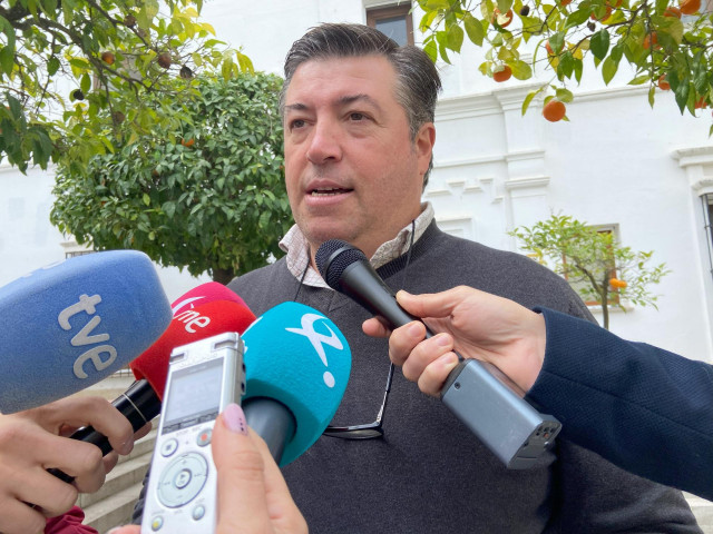 El diputado de Vox en la Asamblea de Extremadura Javier Bravo Arrobas atiende a los medios