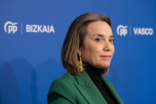 La secretaria general del PP, Cuca Gamarra, ofrece una rueda de prensa, en la sede del PP vasco, a 21 de febrero de 2025, en Bilbao, Vizcaya, País Vasco (España). Durante su comparecencia, han analizado la actualidad política y han dado a conocer los asun