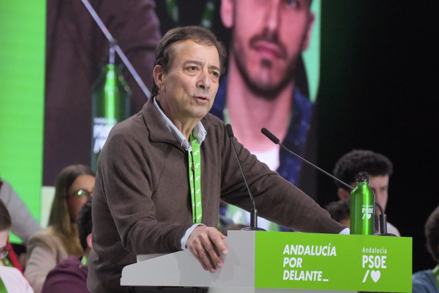 El expresidente de Extremadura y secretario de Política Autonómica del PSOE, Guillermo Fernández Vara, este sábado durante su intervención en el acto de apertura del XV Congreso Regional del PSOE de Andalucía.