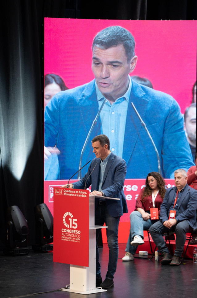 El secretario general del PSOE y presidente del Gobierno, Pedro Sánchez, interviene durante la inauguración del 15º Congreso Socialista de Castilla y León, en el Teatro Ortega.