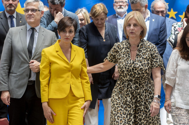 Archivo - (I-D) El secretario de Estado de Vivienda y Agenda Urbana, David Lucas; la ministra de Vivienda y Agenda Urbana, Isabel Rodríguez; la presidenta de FEMP, María José García Pelayo, y la vicepresidenta primera de la FEMP, Inés Rey García.