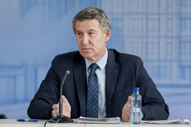El presidente del PP, Alberto Núñez Feijóo, durante la presentación del plan de vivienda del PP, en el Colegio Oficial de Arquitectos, a 30 de enero de 2025, en Madrid (España).