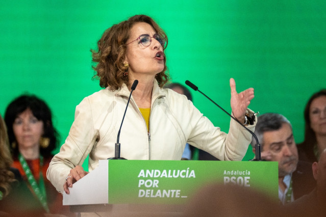 La secretaria general del PSOE-A, María Jesús Montero, interviene en el acto de clausura del Congreso del PSOE-A en Armilla (Granada).