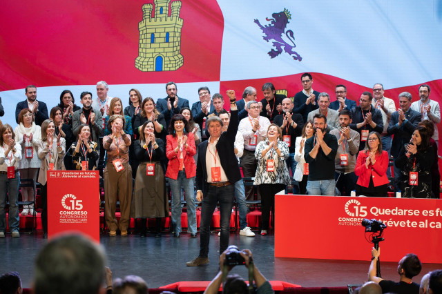 El secretario general del PSOE de Castilla y León, Carlos Martínez, durante la clausura del 15º Congreso Socialista de Castilla y León, en el Teatro Ortega