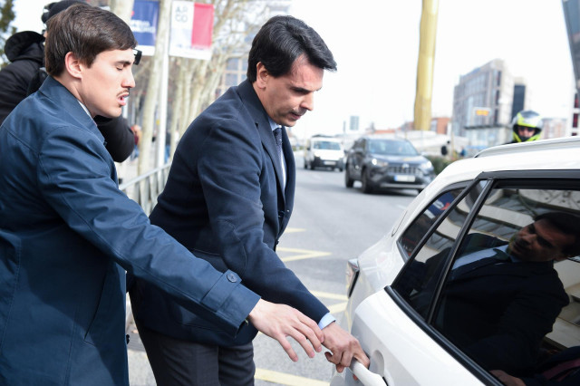 La pareja de la presidenta de la Comunidad de Madrid, Alberto González Amador, sale de declarar a los juzgados de Plaza de Castilla.